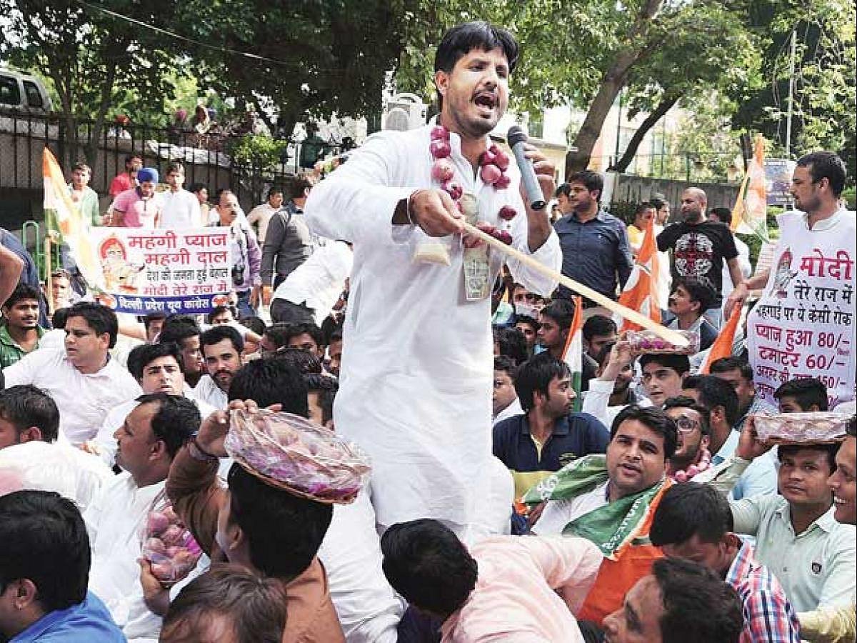 प्याज और सियासत का है पुराना रिश्ता,  बीजेपी से दिल्ली की और चौ. चरण सिंह से देश की सत्ता छीन चुकी है प्याज