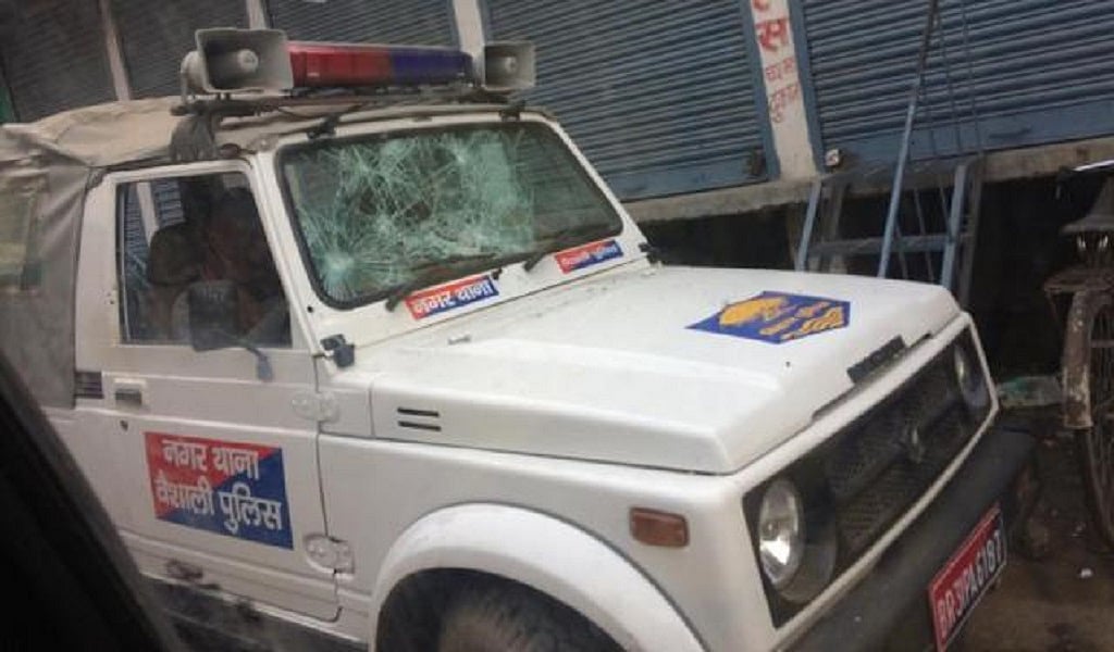 बिहार: वैशाली में कांग्रेस नेता की गोली मारकर हत्या, गुस्साए लोगों ने पुलिस की गाड़ी में की तोड़फोड़