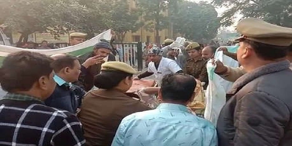 यूपी: उन्नाव में दिल दहला देने वाली वारदात, जमानत पर रिहा आरोपियों ने रेप पीड़िता को जिंदा जलाया, हालत नाजुक