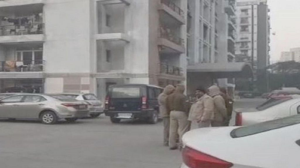उत्तर प्रदेश: गाजियाबाद में आर्थिक तंगी से परेशान शख्स ने पत्नी, दो बच्चों की हत्या कर खुदकुशी की