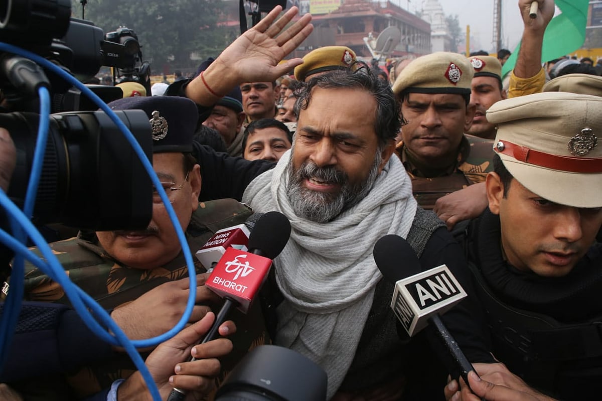 CAA के खिलाफ देश भर में प्रदर्शन, मुंबई में उमड़ा जनसैलाब, कई सितारे भी उतरे विरोध में