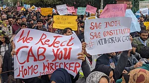 VIdeo: CAA-NRC के खिलाफ देशव्यापी प्रदर्शन के बीच लोगों की जुबां पर चढ़ी फैज़ की नज़्म ‘हम देखेंगे’
