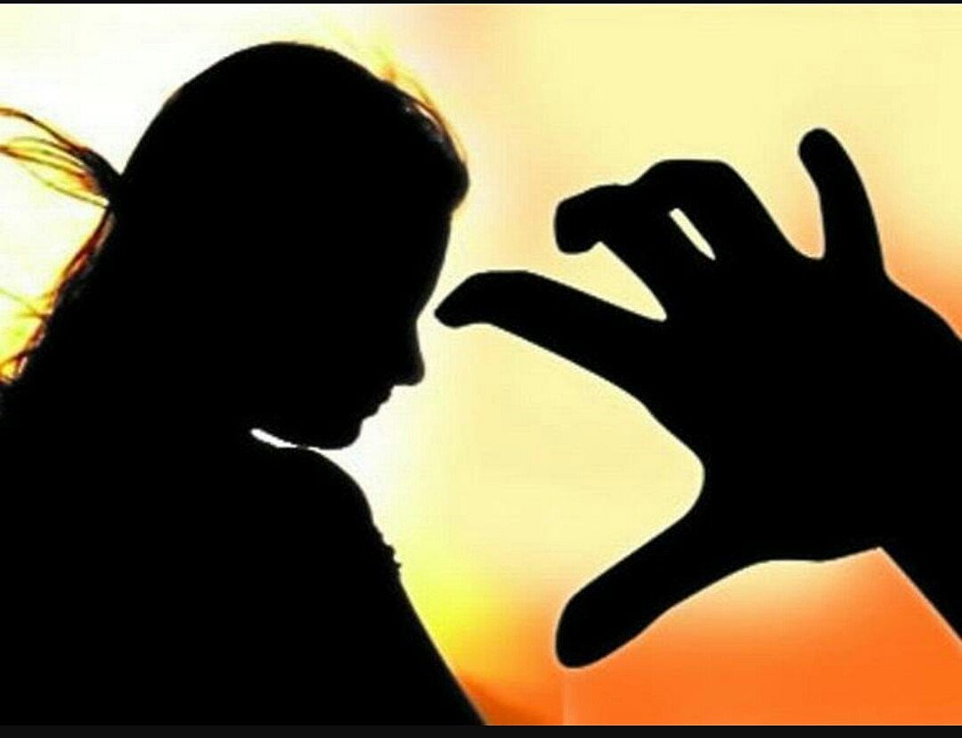 यूपी में जंगलराज? दुष्कर्म आरोपी ने पोस्टर लगाकर पीड़िता को धमकाया, उन्नाव जैसी घटना की दी चेतावनी
