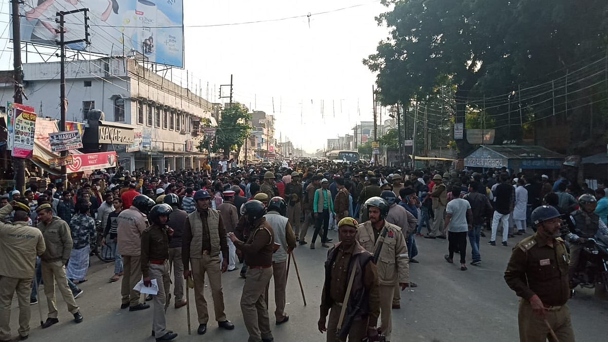 उत्तर प्रदेश: CAA के खिलाफ प्रदर्शन जारी,  लखनऊ समेत इन 13 जिलों में इंटरनेट और SMS सेवा पर लगी रोक