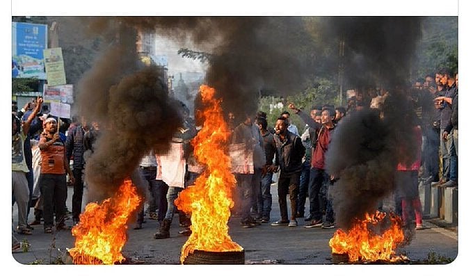नागरिकता कानून के खिलाफ पूरे भारत में उबाल, बंगाल, बिहार, यूपी से लेकर पंजाब तक विरोध में सड़कों पर उतरे लोग