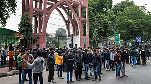 CAA: जामिया ने पुलिस की बर्बरता पर MHRD को भेजी रिपोर्ट, कहा- पुलिस ने कई छात्रों के सीने पर तानी थी बंदूकें