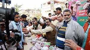 बिहार में प्याज ने किया सैकड़ा पार, पड़ोसी राज्य में चुनाव के बीच सियासत हो गई लाल