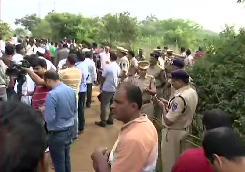 हैदराबाद गैंगरेप: डॉक्टर के पिता बोले, ‘मेरी बच्ची की आत्मा को अब शांति मिलेगी’, निर्भया की मां बोलीं- हो गया इंसाफ 