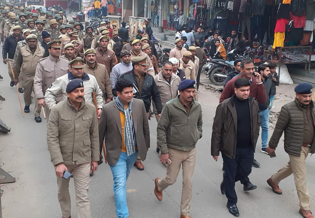 CAA Protest: उत्तर प्रदेश के 21 जिलों में इंटरनेट बंद, दिल्ली में हाई अलर्ट 