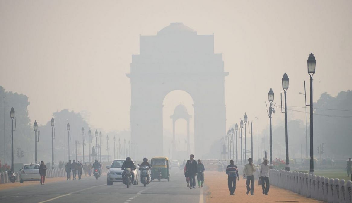 कड़ाके की ठंड से दिल्ली में बढ़ी ठिठुरन, सर्दी ने फिर तोड़ा रिकॉर्ड, कोहरे की वजह से कई ट्रेनें लेट