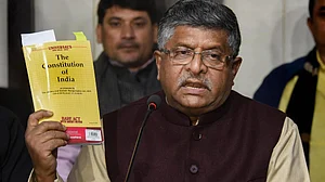 राज्यों के विरोध के बाद NRC पर बैकफुट पर सरकार, लेकिन कानून मंत्री ने दिए संकेत, पूरे देश में होकर रहेगा लागू