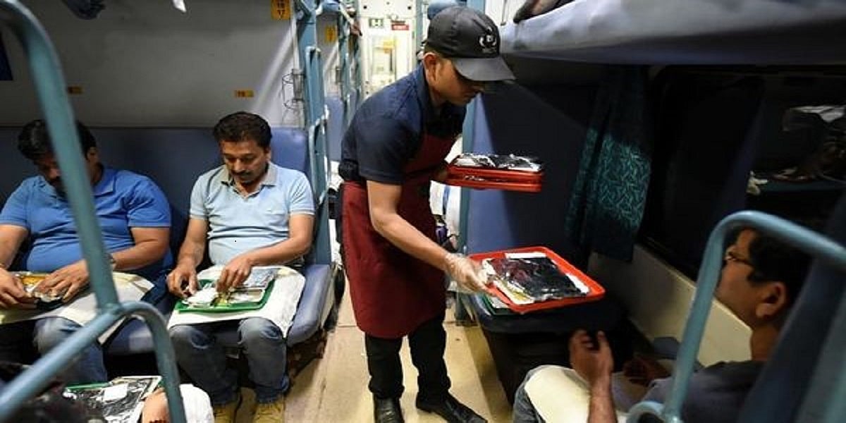 CAA पर हंगामे की बीच मोदी सरकार ने चुपके से बढ़ाया रेल में खाने का दाम, अब सफर में चुकाने होंगे ज्यादा पैसे