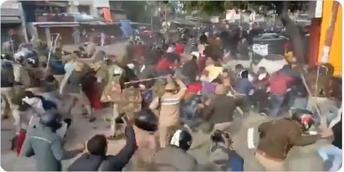 CAA के खिलाफ पूरे उत्तर प्रदेश में उबाल, राजधानी लखनऊ में जबर्दस्त प्रदर्शन, पुलिस ने बरसाई लाठियां