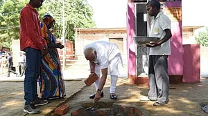 स्वच्छ भारत पर मोदी सरकार के दावों की खुली पोल, देश के 38% सरकारी अस्पतालों में स्टाफ के लिए भी शौचालय नहीं