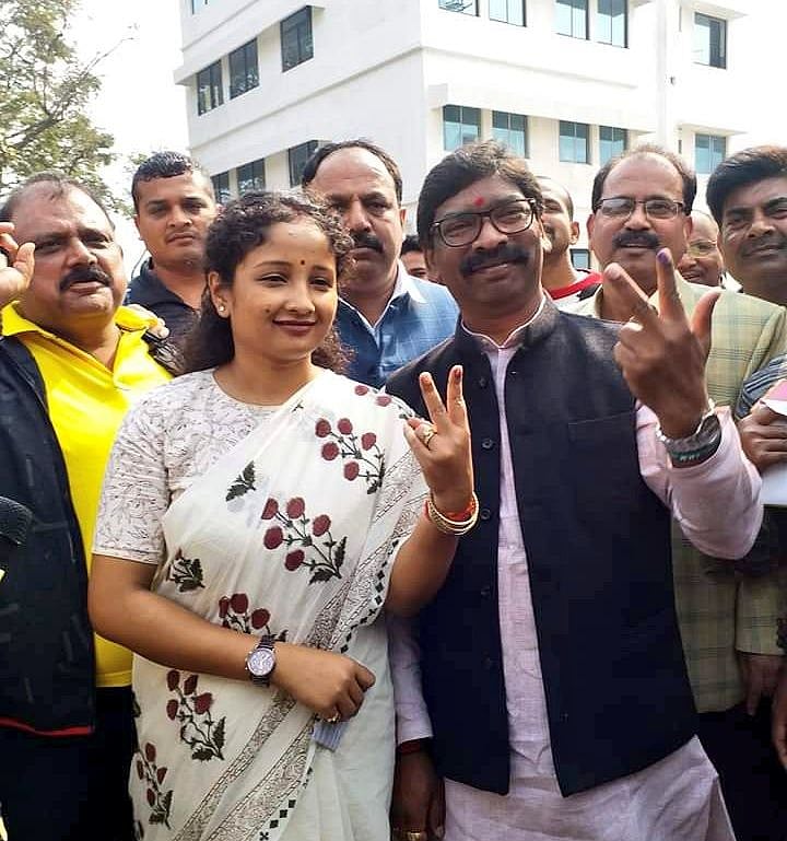 झारखंड विधानसभा चुनाव LIVE: सभी 17 सीटों पर मतदान खत्म, शाम 5 बजे तक 61.93% वोटिंग 
