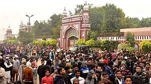 CAA के खिलाफ विरोध प्रदर्शन करने वाले AMU छात्रों पर योगी सरकार की कार्रवाई, 10 हजार छात्रों पर केस दर्ज