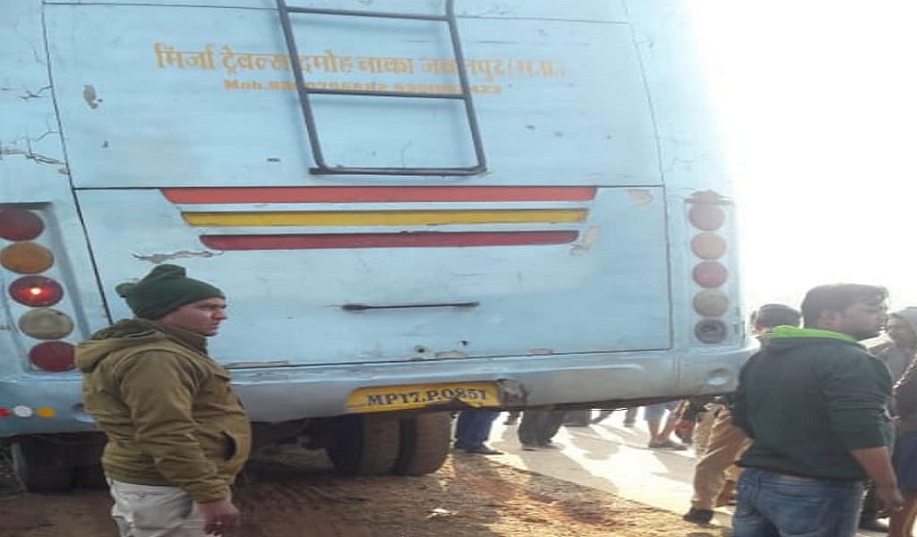 मध्य प्रदेश: जबलपुर में ट्रक और बस की भीषण टक्कर में 6 लोगों की दर्दनाक मौत, 18 से ज्यादा घायल