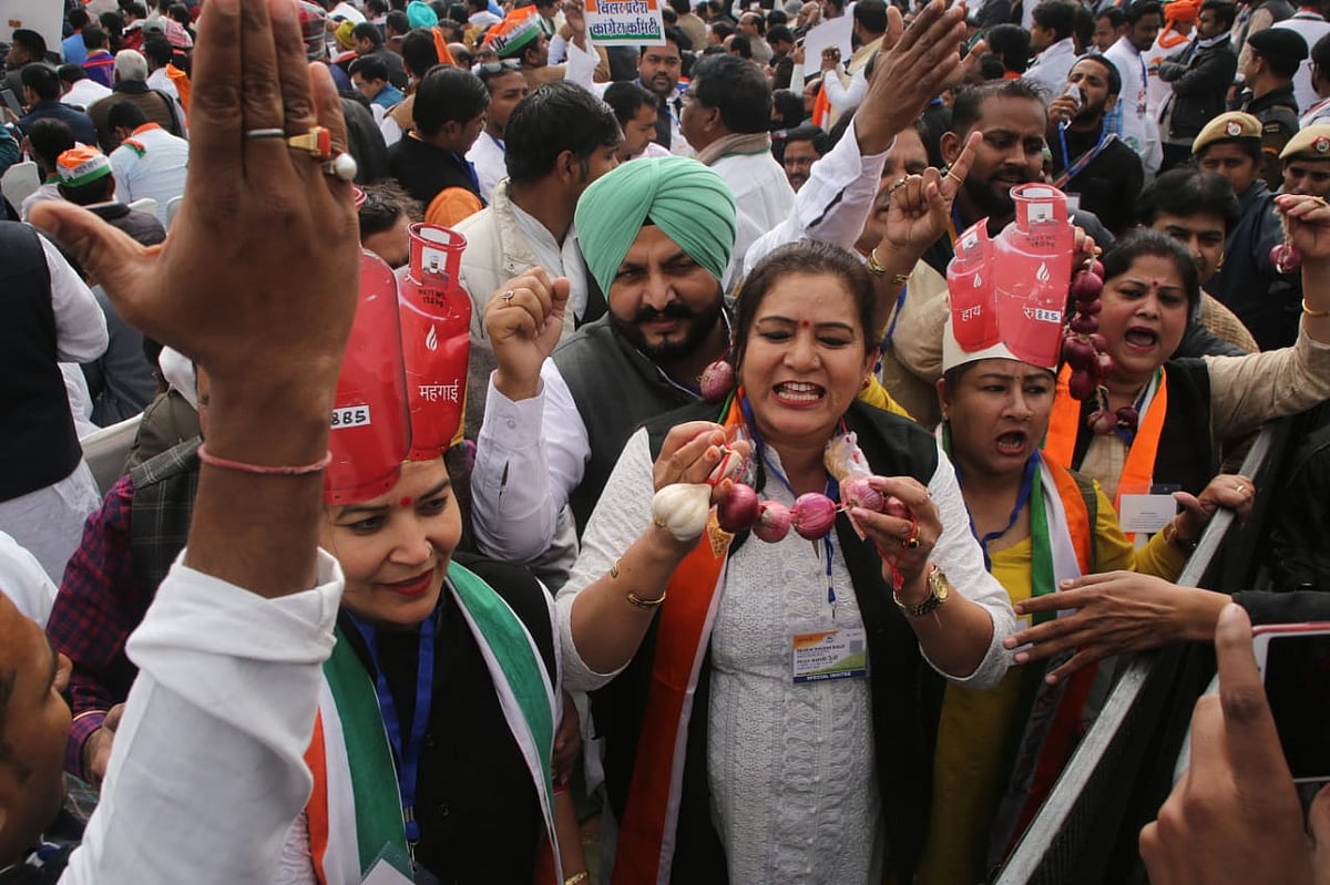 LIVE: ‘भारत बचाओ’ रैली से सोनिया का मोदी-शाह पर बड़ा हमला, कहा- देश में अंधेर नगरी चौपट राजा जैसा माहौल