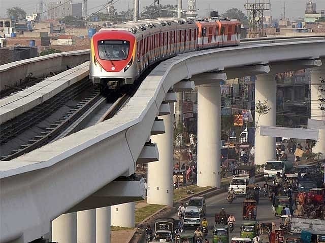 विश्व की 5 बड़ी खबरें: अपने देश के विदेश मंत्रालय पर जमकर बरसीं पाक मंत्री, पाकिस्तान में पहली मेट्रो का ट्रायल रन शुरू