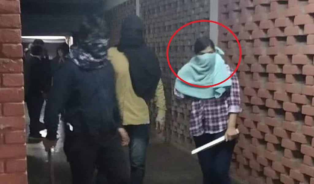 JNU में मास्क पहनकर ‘तांडव’ मचाने वाली लड़की की पुलिस ने की पहचान, कहा- जल्द उसे जारी करेंगे नोटिस