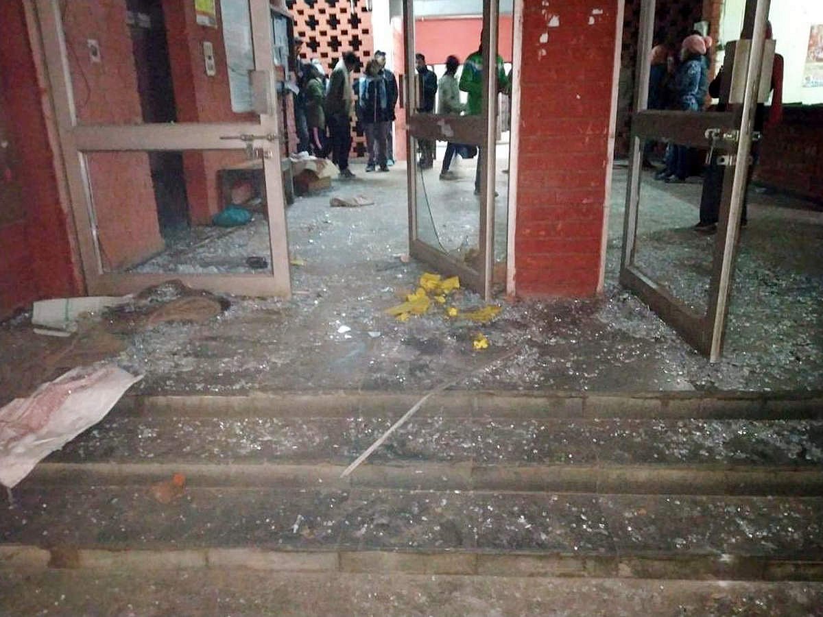 JNU हमले पर दिल्ली हाई कोर्ट ने गूगल, एप्पल, वॉट्सऐप को भेजा नोटिस, कहा- डेटा रखें सुरक्षित