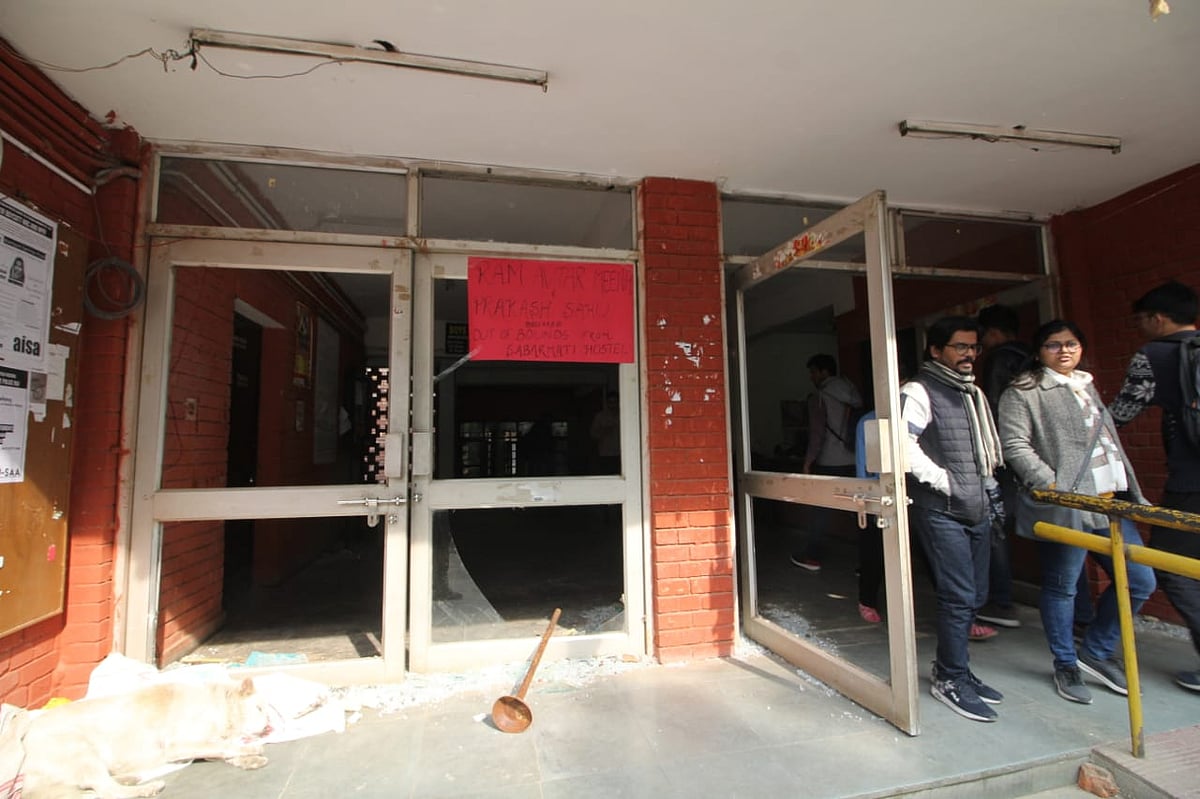 JNU  मामले में नया खुलासा, हमले के दौरान कई व्हाट्सएप ग्रुप में सक्रिय थे 8 ABVP  सदस्य और  यूनिवर्सिटी प्रॉक्टर