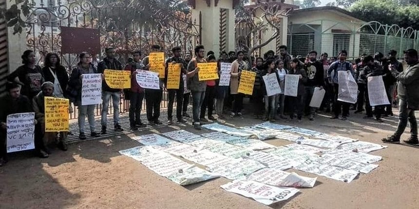 पश्चिम बंगाल: विश्वभारती यूनिवर्सिटी में छात्रों पर हमला, JNU की तरह नकाब पहनकर आये थे हमलावर