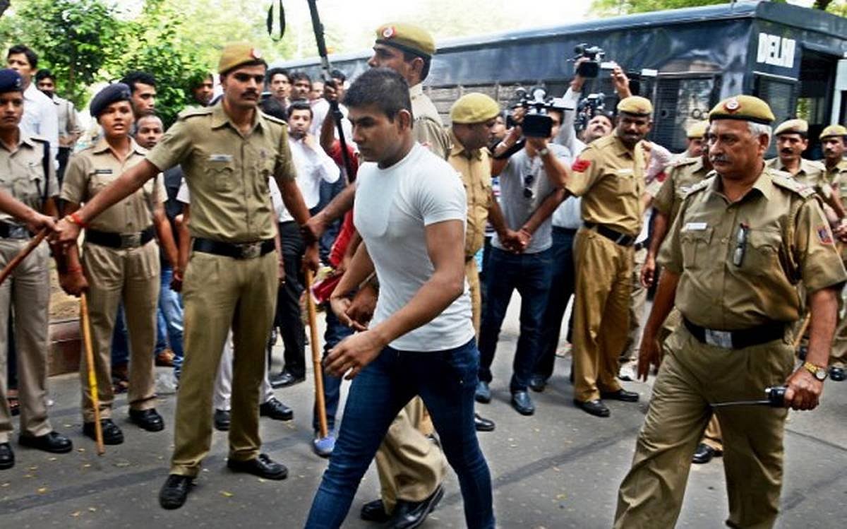 निर्भया केस: जेल में पिता से मिलकर रोया दोषी विनय शर्मा, जानें क्या कहा?