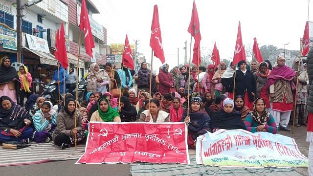 पंजाब में दिखा ‘भारत बंद’ का जबरदस्त असर, यूनिवर्सिटी के गेटों पर लटके ताले, बसों-रेलगाड़ियों का चक्काजाम