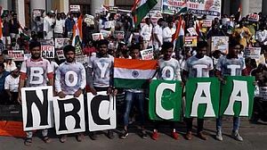 पूर्व अधिकारियों ने बताया सीएए-एनआरसी-एनपीआर का सच, मंशा पर सवाल उठाते हुए की वापस लेने की मांग