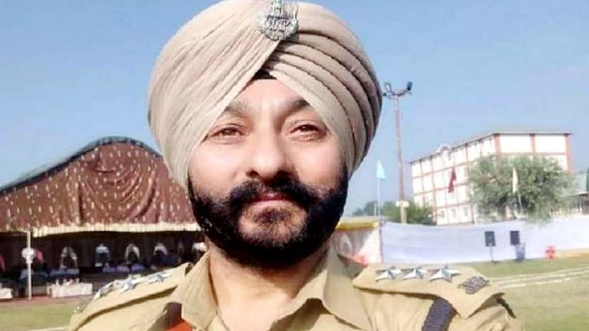 कश्मीर में आतंकियों के साथ पकड़े गए DSP पर NIA ने कसा शिकंजा, UAPA समेत कई धाराओं में  दर्ज किया केस