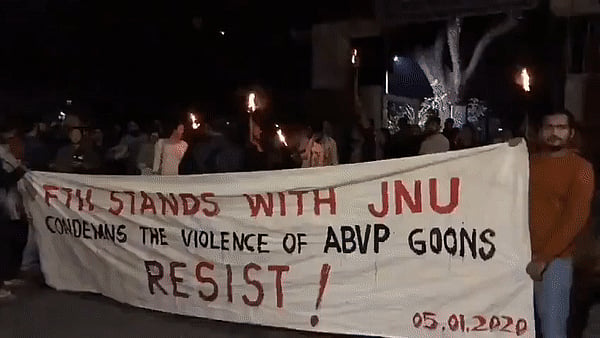 जेएनयू में हमले के विरोध में पुणे के एफटीटीआईआई में छात्रों का प्रदर्शन