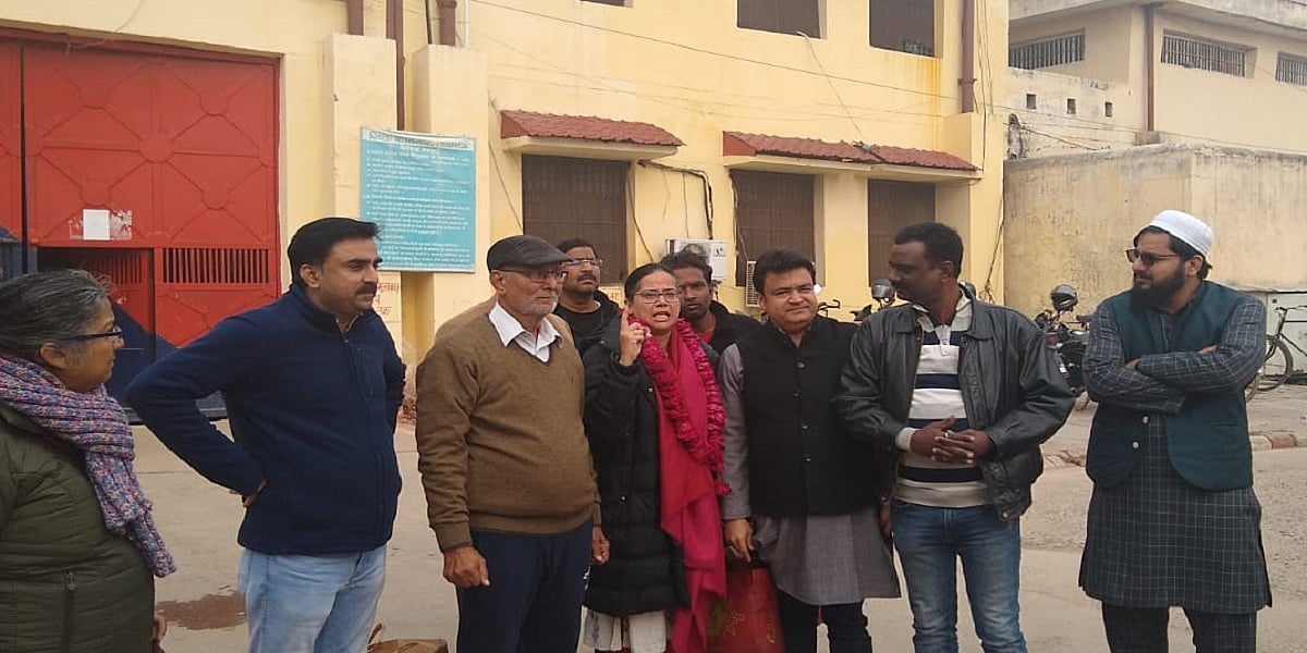 CAA Protest: रिहा होने के बाद छलका सदफ जाफर का दर्द, कहा- पेट में लात मार, पुलिसवालों ने पाकिस्तान जाने को कहा