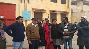CAA Protest: रिहा होने के बाद छलका सदफ जाफर का दर्द, कहा- पेट में लात मार, पुलिसवालों ने पाकिस्तान जाने को कहा