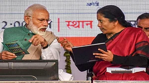 विकराल आर्थिक समस्याओं से मोदी सरकार की साख तार-तार, आगामी बजट पर भी होगी इस डरावने भूत की छाया