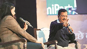दिल्लीः आम आदमी पार्टी ने जारी की लिस्ट, बाहर से आए सभी नेताओं को मौका, 15 पुराने विधायकों का काटा टिकट