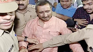 रेप के दोषी कुलदीप सेंगर को बचाने में जुटी योगी सरकार? बीजेपी पर लगे गंभीर आरोप
