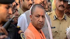 मर्दों से ‘बदला’ लेने के बाद महिलाओं के अपमान पर उतरे योगी, प्रदर्शनकारी औरतों पर दिया शर्मनाक बयान