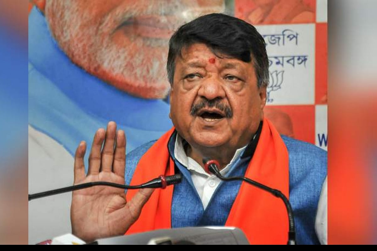 कैलाश विजयवर्गीय बोले- देश में 33 करोड़ देवी-देवता, नहीं होगा कोरोना का असर, हिंदू महासभा ने की ‘गौमूत्र पार्टी’  