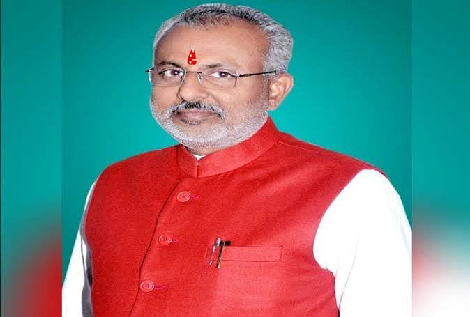 अब योगी के मंत्री ने दिया विवादित बयान, कहा- देशद्रोहियों को कुत्ते की मौत मारेंगे, घर सहित जिंदा दफना देंगे