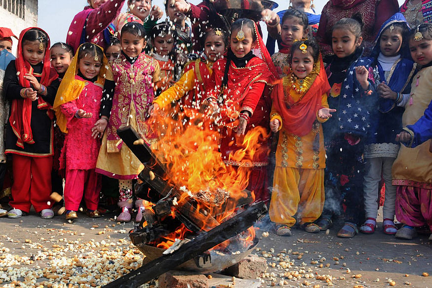 वीडियो: देश भर में आज लोहड़ी की धूम, जानिए क्या हैं इससे जुड़ी खास मान्यताएं