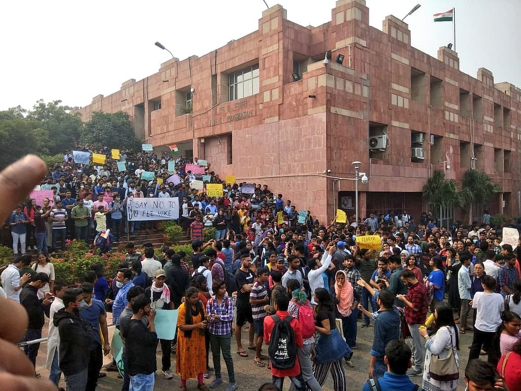 बवाल के बाद रेल मंत्रालय ले सकता है ये बड़ा फैसला, 'ग्रुप-डी' की परीक्षा में बदलाव के संकेत