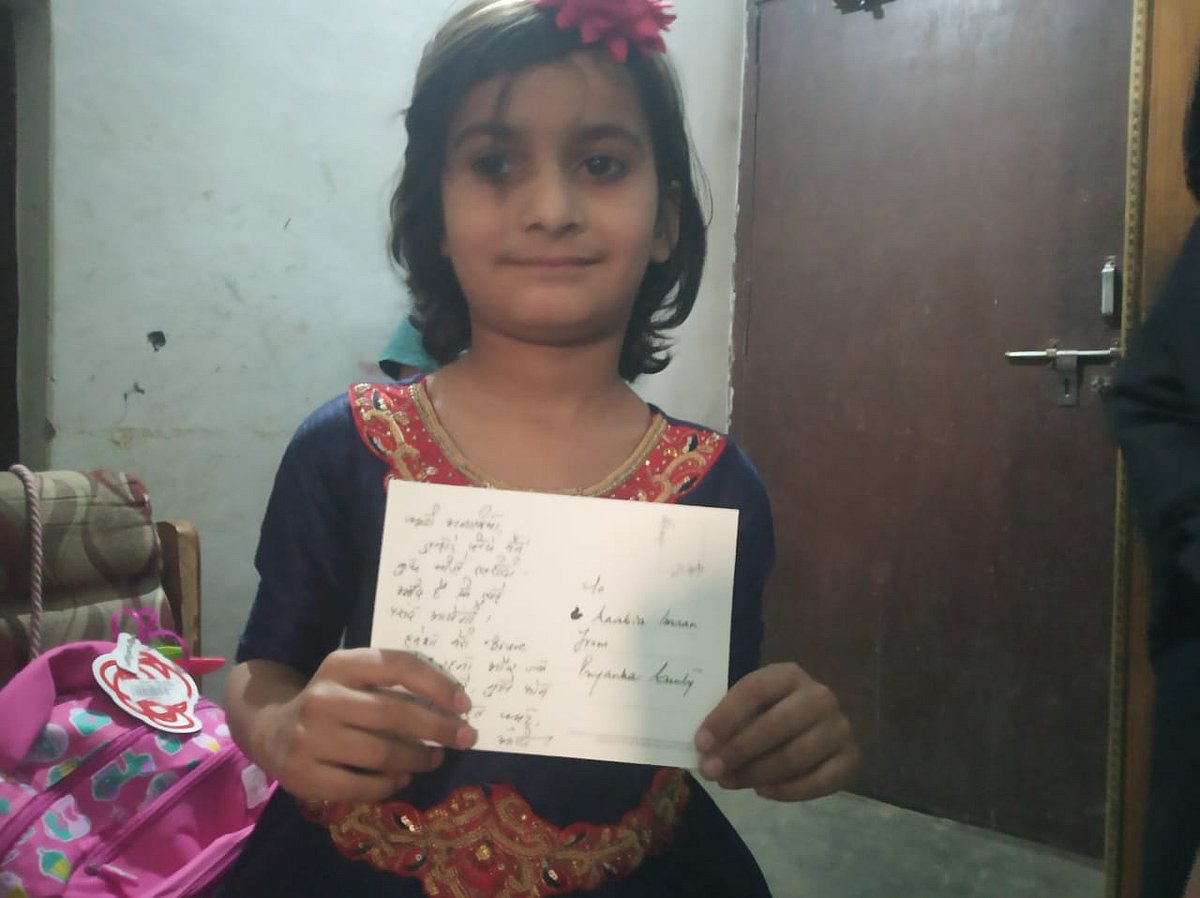 आजमगढ़ की अनाबिया को प्रियंका गांधी ने भेजा तोहफा, लिखा- ‘हमेशा मेरी ब्रेवगर्ल रहना और जब भी दिल करे फोन करना’