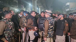 दिल्ली हिंसा : ‘न देखते ही गोली मारने के आदेश दिए गए, न कहीं कर्फ्यू लगा’