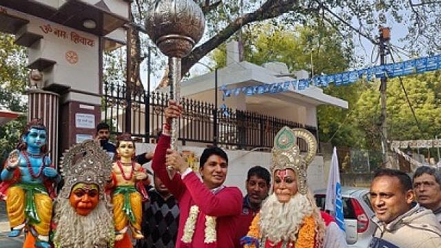हर महीने दिल्ली में सुंदरकांड कराएगी AAP, लोग बोले- राजनीति बदलने आए थे, आप खुद ही बदल गए