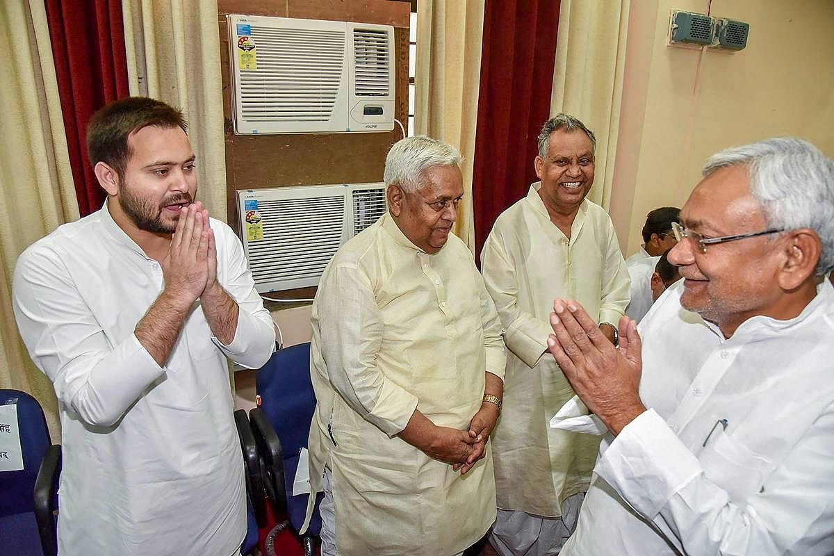 नीतीश-तेजस्वी की 20 मिनट की हुई मुलाकात और बदल गए बिहार के राजनीतिक हालात, जानिए अंदर की बात!