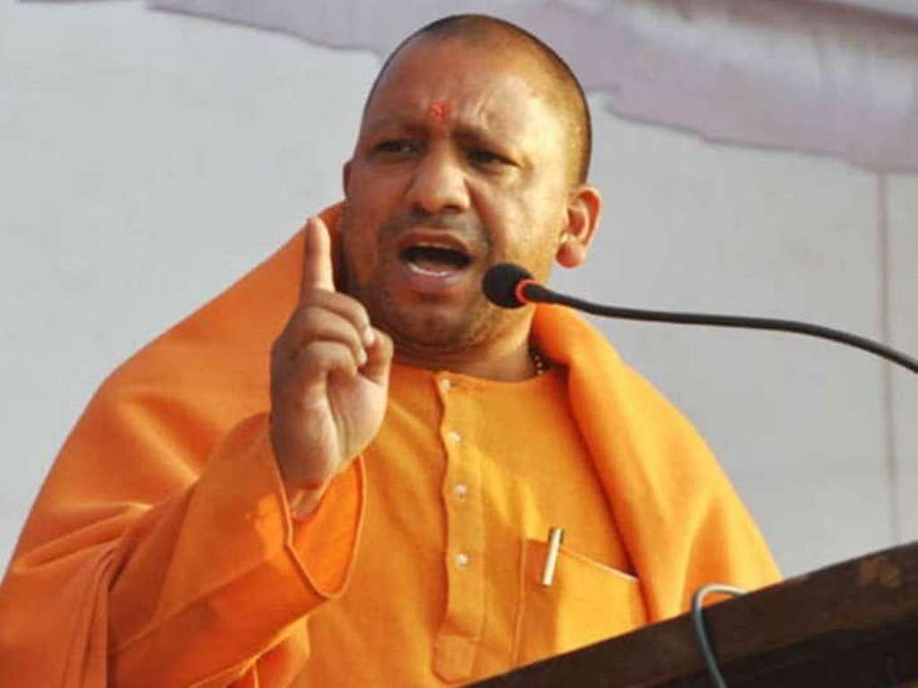 सीएम योगी से मांगा रोजगार तो मिली धमकी, कहा- बैनर नीचे करो, नही तो जिंदगी भर रहोगे बेरोजगार, लोग बोले- शर्मनाक