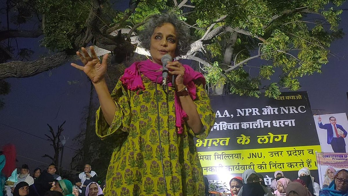 मोदी सरकार का दिमाग मुसलमानों के खिलाफ, लेकिन  सीएए-एनआरसी-एनपीआर पूरी जनता के खिलाफ:  अरुंधति रॉय 