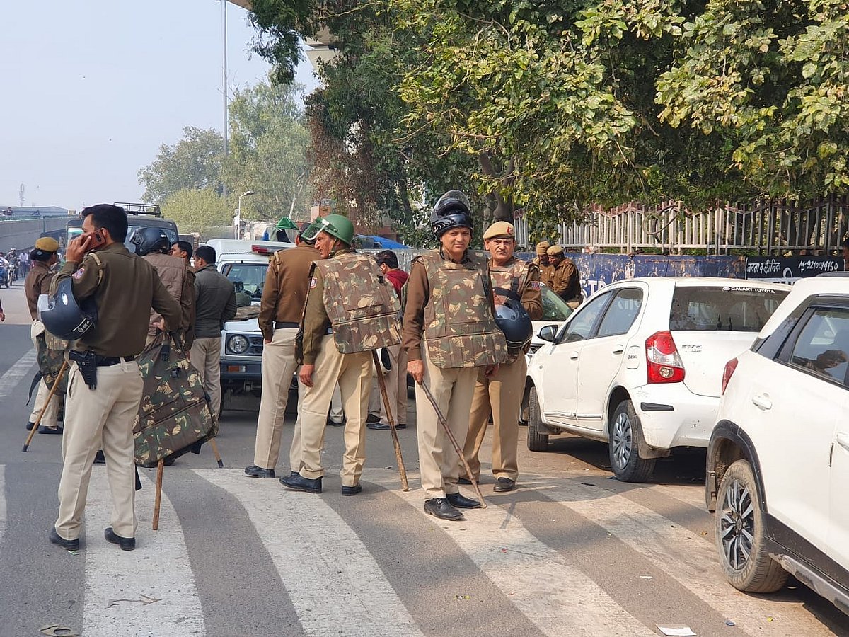 ...जब दिल्ली पुलिस ने गोकुलपुरी से मंगलवार रात बचाया 80 परिवार, ऐसे गुजरी रात 