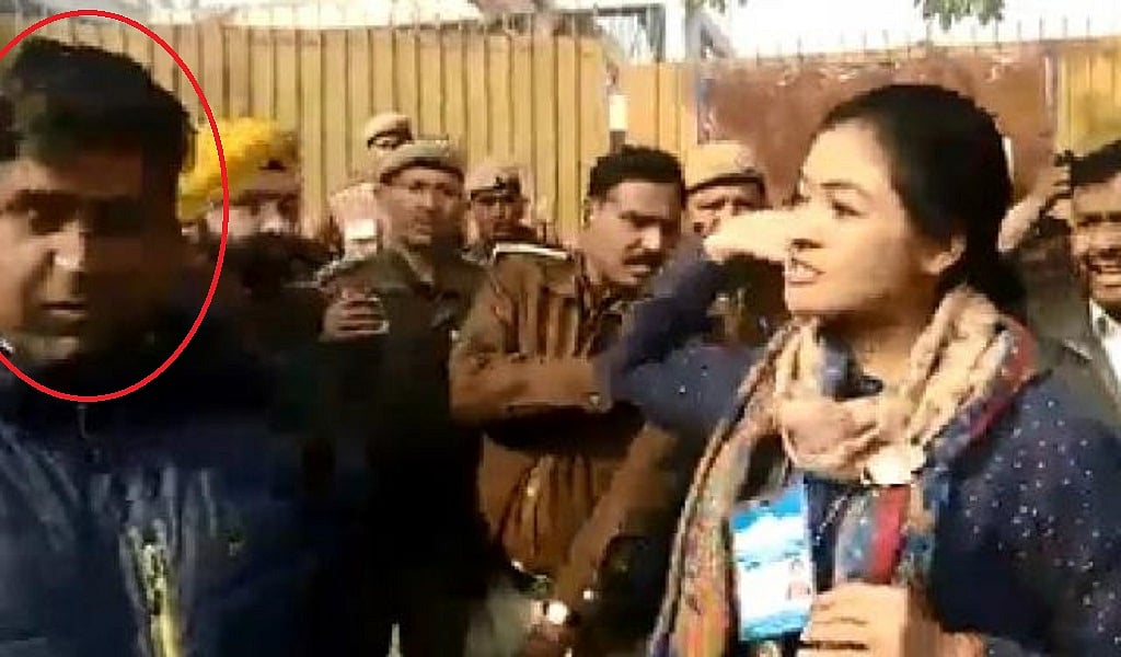 दिल्ली चुनाव: AAP कार्यकर्ता ने पुलिस के सामने की अभद्र टिप्पणी, कांग्रेस उम्मीदवार अलका लांबा ने जड़ा थप्पड़